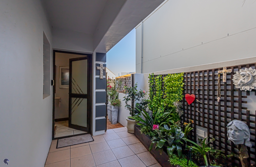 4 Bedroom Property for Sale in Calypso Beach Western Cape